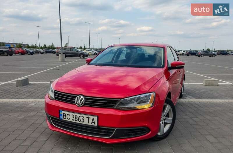Седан Volkswagen Jetta 2013 в Львові