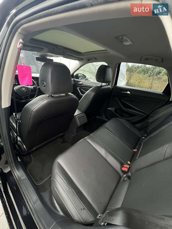 Седан Volkswagen Jetta 2018 в Львові