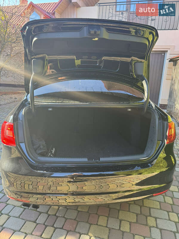 Седан Volkswagen Jetta 2013 в Рава-Руській фото 7 Седан Volkswagen Jetta 2013 в Рава-Руській