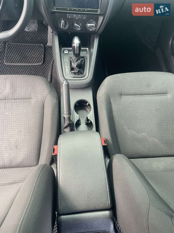 Седан Volkswagen Jetta 2015 в Львове фото 13 Седан Volkswagen Jetta 2015 в Львове