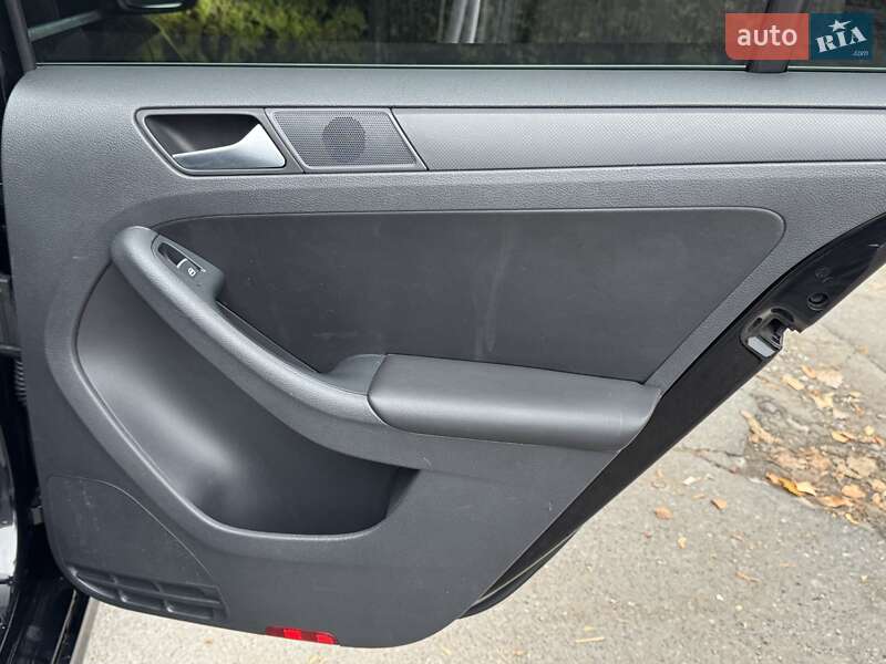 Седан Volkswagen Jetta 2012 в Днепре