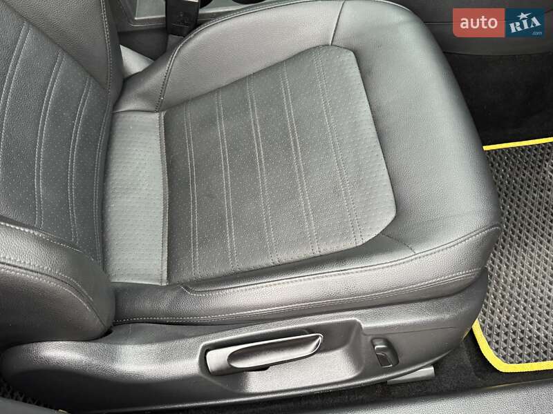 Седан Volkswagen Jetta 2012 в Днепре