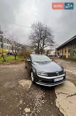 Седан Volkswagen Jetta 2016 в Ужгороді