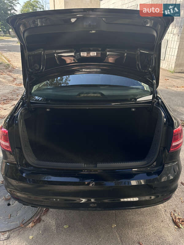 Седан Volkswagen Jetta 2014 в Киеве фото 13 Седан Volkswagen Jetta 2014 в Киеве