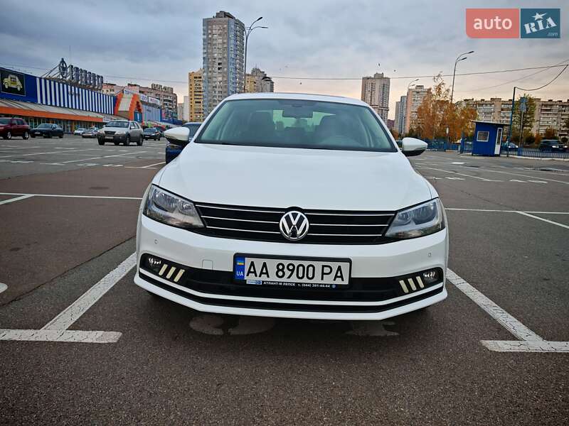 Седан Volkswagen Jetta 2016 в Киеве