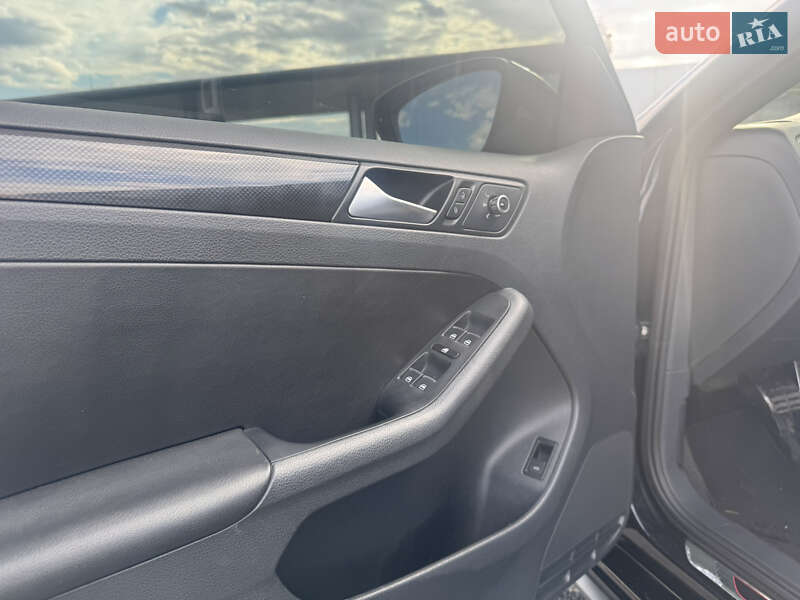 Седан Volkswagen Jetta 2014 в Днепре