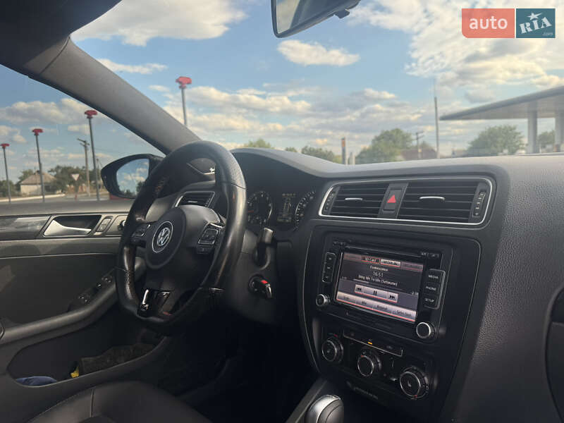 Седан Volkswagen Jetta 2014 в Днепре