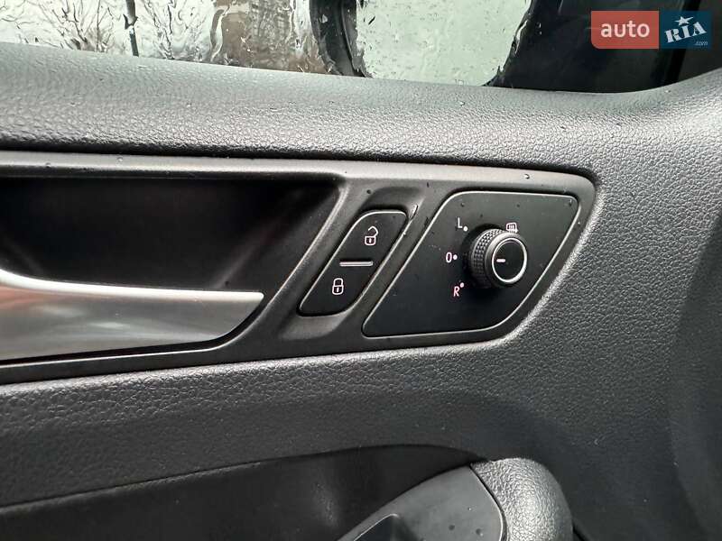 Седан Volkswagen Jetta 2017 в Києві фото 15 Седан Volkswagen Jetta 2017 в Києві