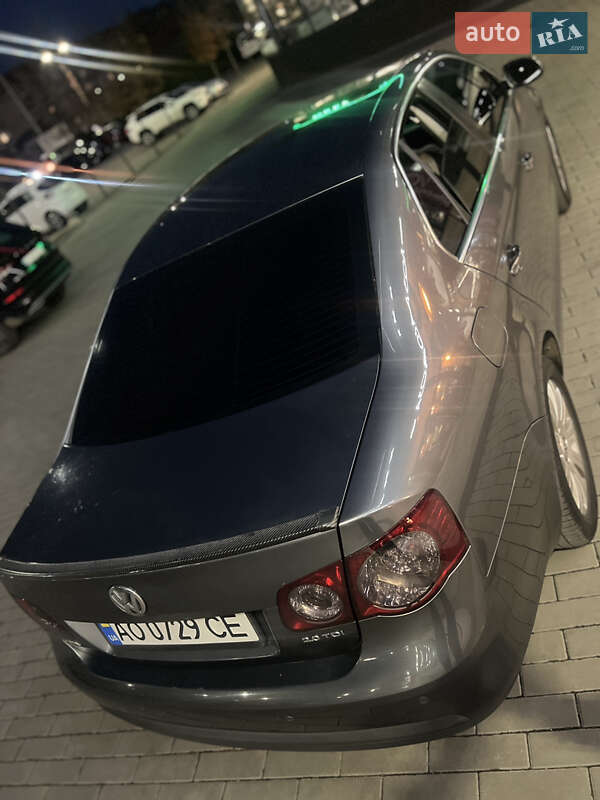 Седан Volkswagen Jetta 2007 в Ужгороде