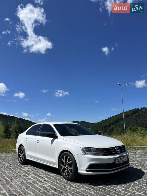 Седан Volkswagen Jetta 2015 в Києві фото 12 Седан Volkswagen Jetta 2015 в Києві