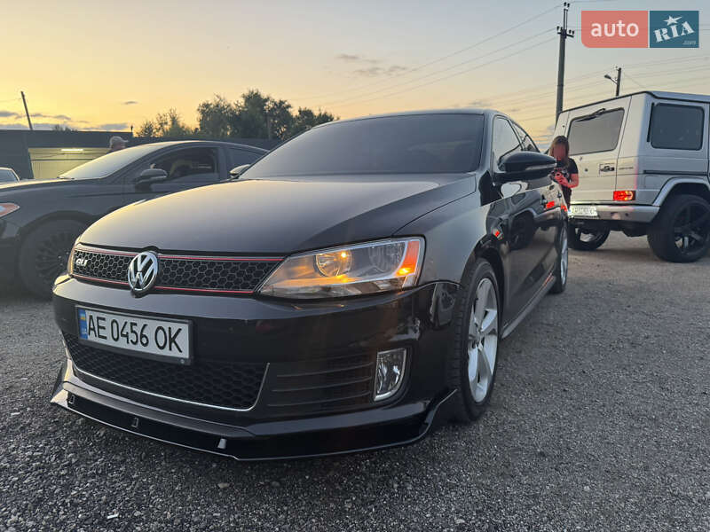 Седан Volkswagen Jetta 2014 в Днепре