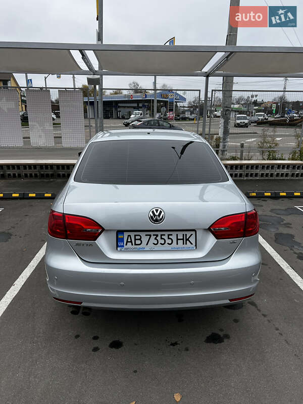 Седан Volkswagen Jetta 2012 в Вінниці