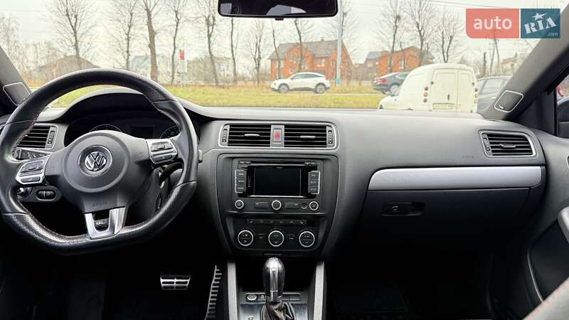 Седан Volkswagen Jetta 2013 в Києві