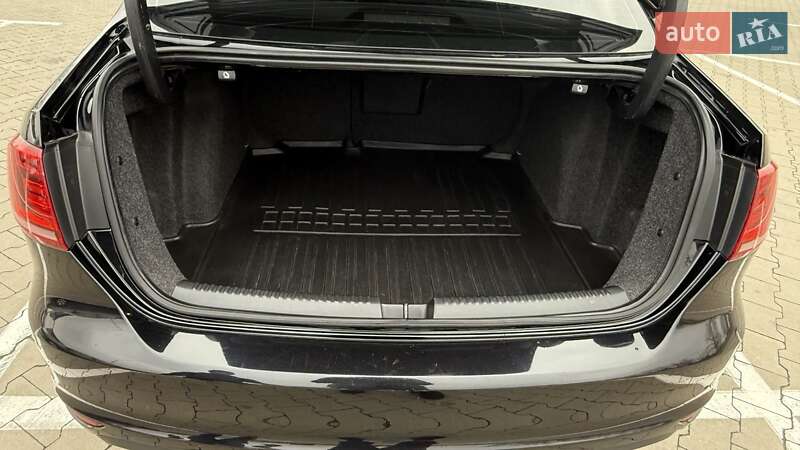 Седан Volkswagen Jetta 2013 в Києві