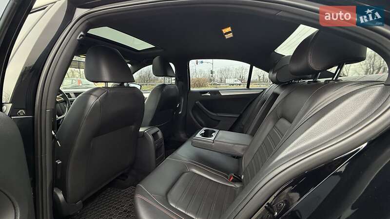 Седан Volkswagen Jetta 2013 в Києві