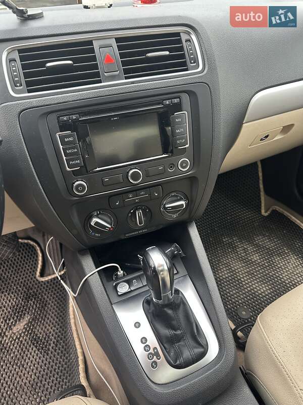 Седан Volkswagen Jetta 2012 в Києві