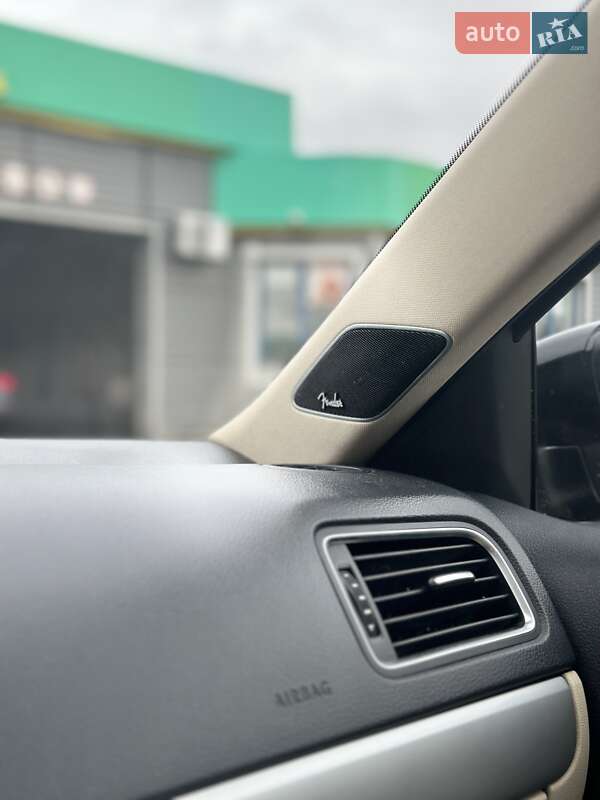 Седан Volkswagen Jetta 2012 в Києві