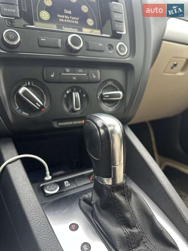 Седан Volkswagen Jetta 2012 в Києві