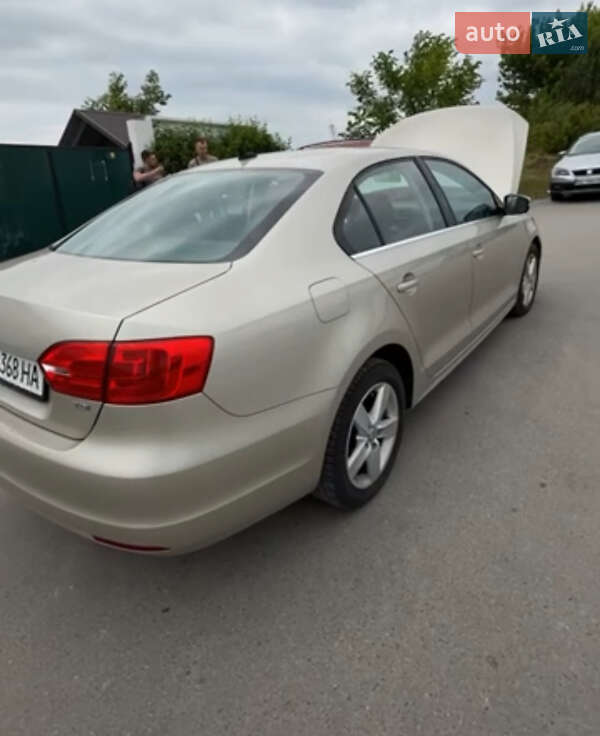 Седан Volkswagen Jetta 2012 в Тернополе