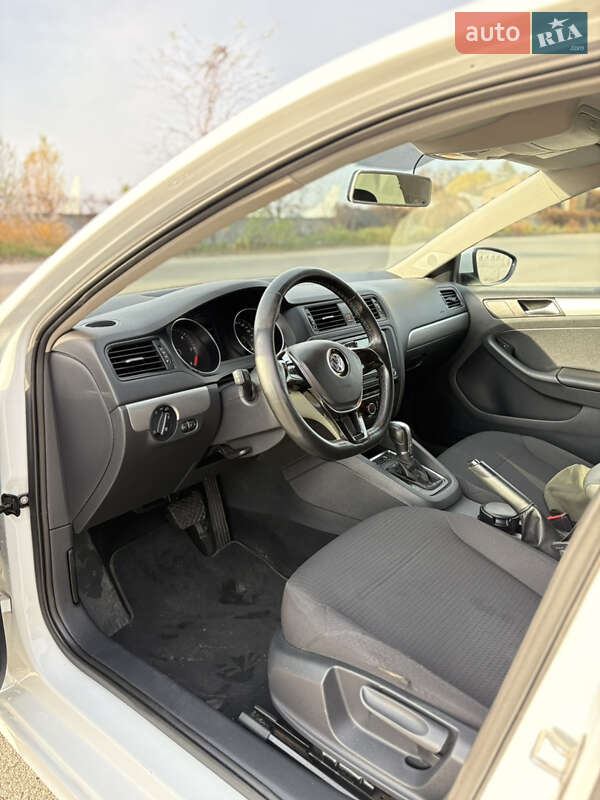 Седан Volkswagen Jetta 2016 в Киеве фото 9 Седан Volkswagen Jetta 2016 в Киеве