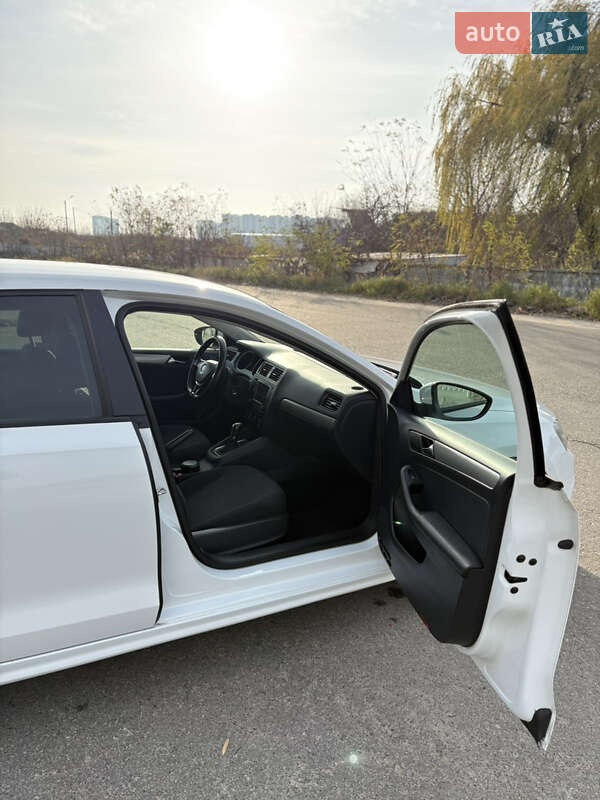 Седан Volkswagen Jetta 2016 в Киеве фото 14 Седан Volkswagen Jetta 2016 в Киеве