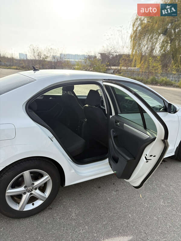 Седан Volkswagen Jetta 2016 в Киеве фото 17 Седан Volkswagen Jetta 2016 в Киеве