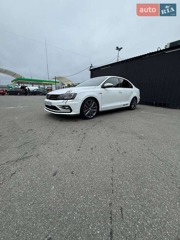 Седан Volkswagen Jetta 2016 в Киеве