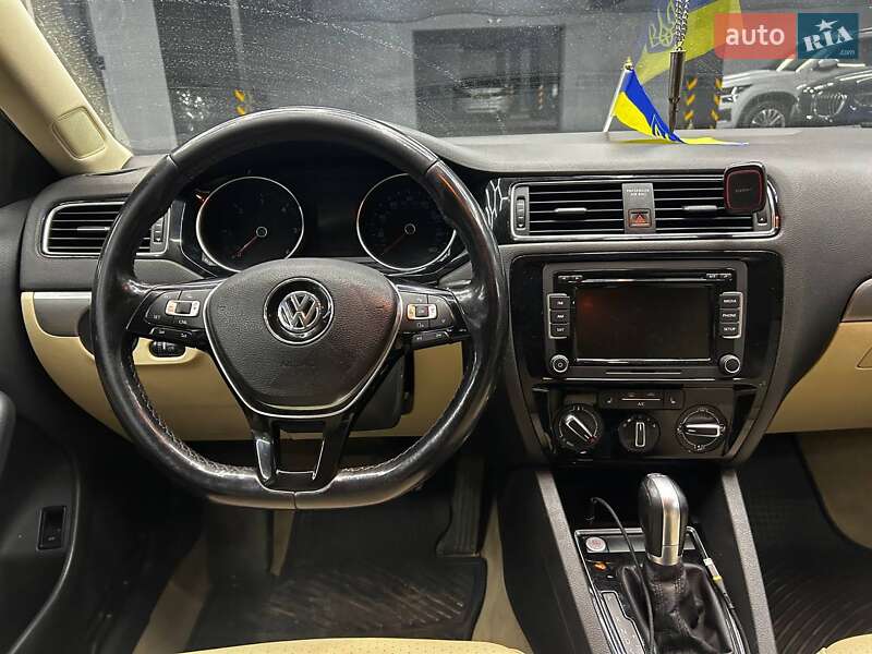 Седан Volkswagen Jetta 2014 в Чернівцях