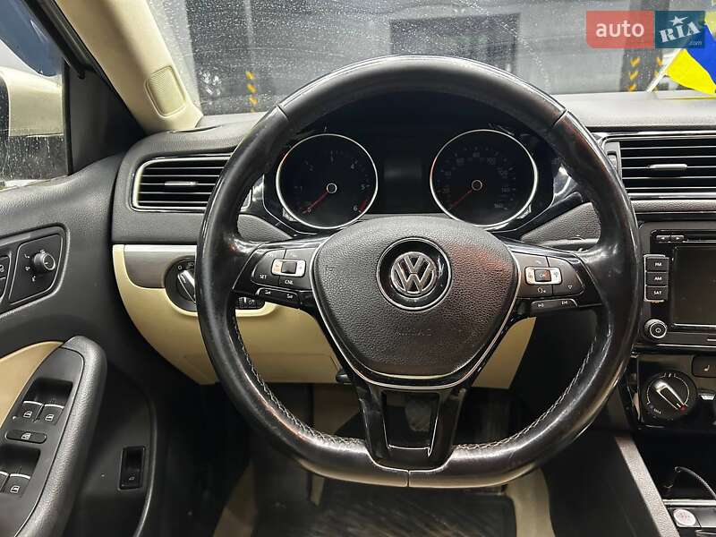Седан Volkswagen Jetta 2014 в Чернівцях