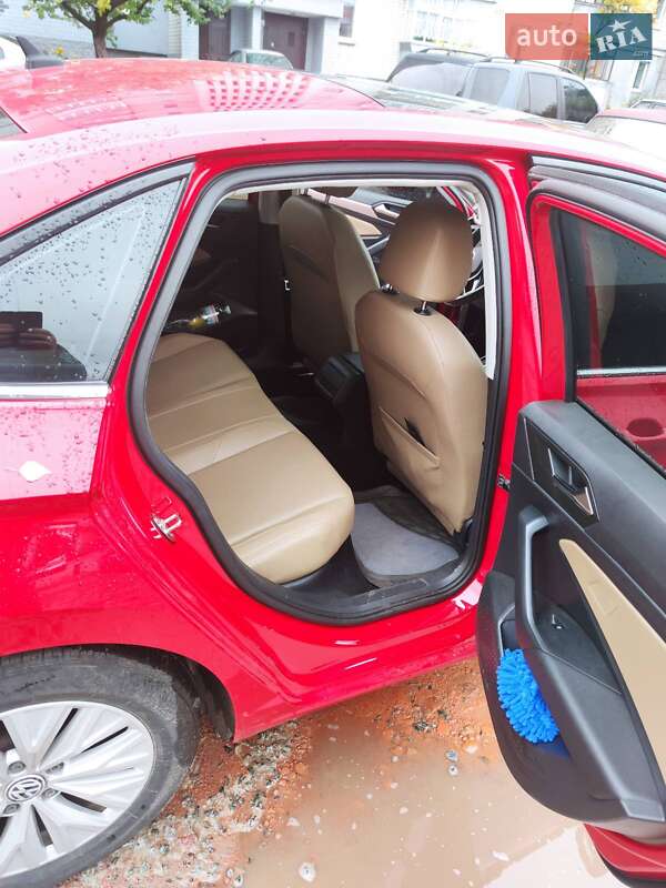 Седан Volkswagen Jetta 2019 в Чернигове