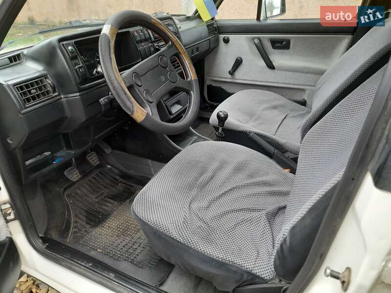 Седан Volkswagen Jetta 1987 в Чернівцях
