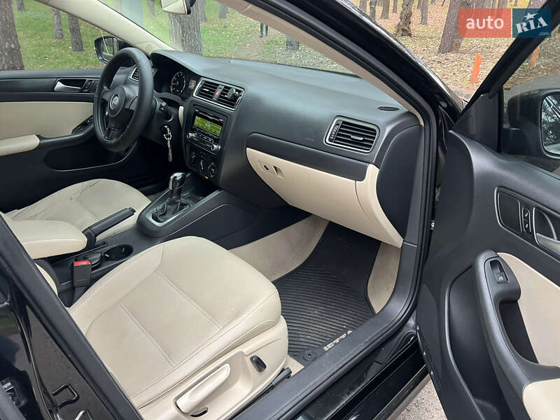 Седан Volkswagen Jetta 2014 в Киеве фото 14 Седан Volkswagen Jetta 2014 в Киеве