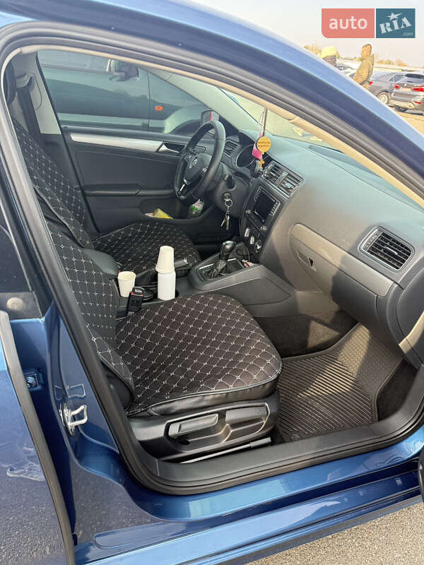 Седан Volkswagen Jetta 2016 в Києві