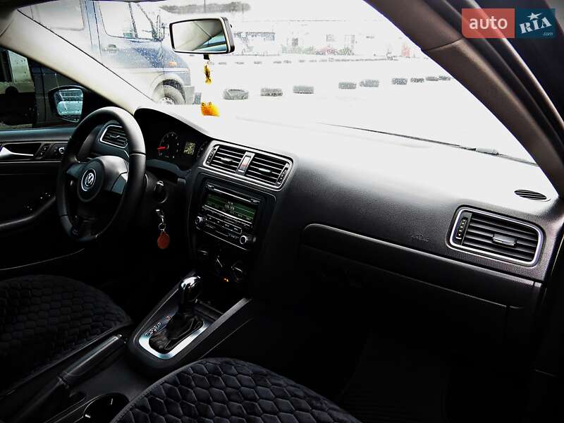 Седан Volkswagen Jetta 2012 в Черкассах