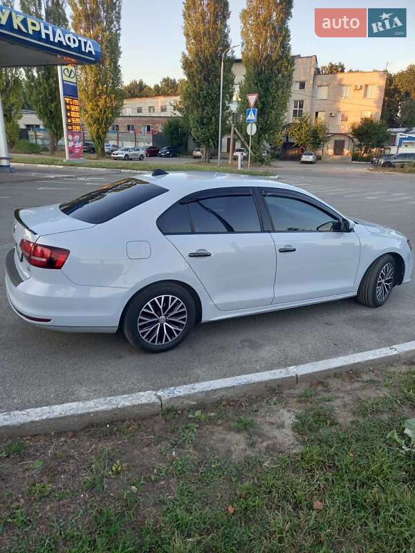 Седан Volkswagen Jetta 2016 в Чернігові