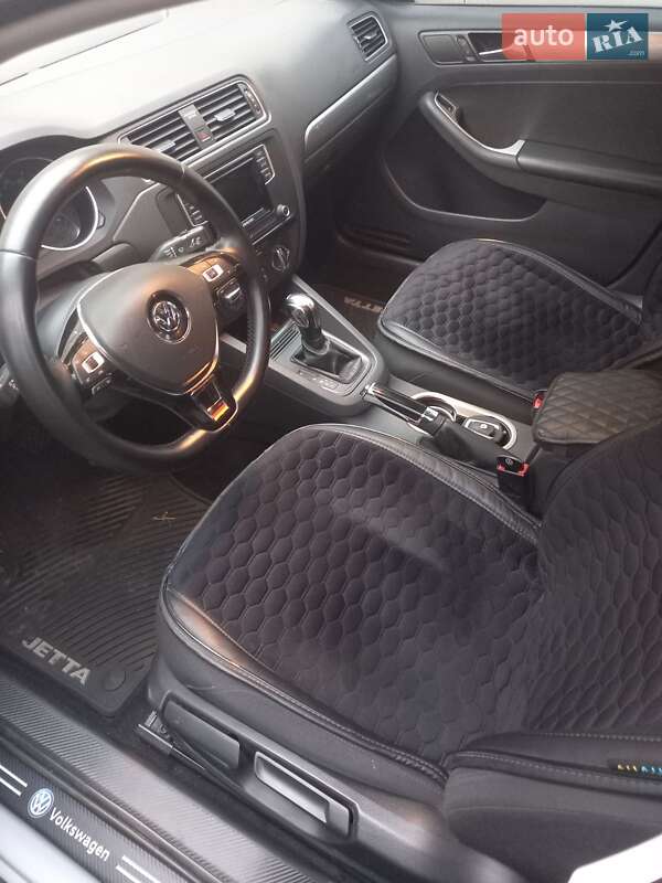 Седан Volkswagen Jetta 2016 в Чернігові