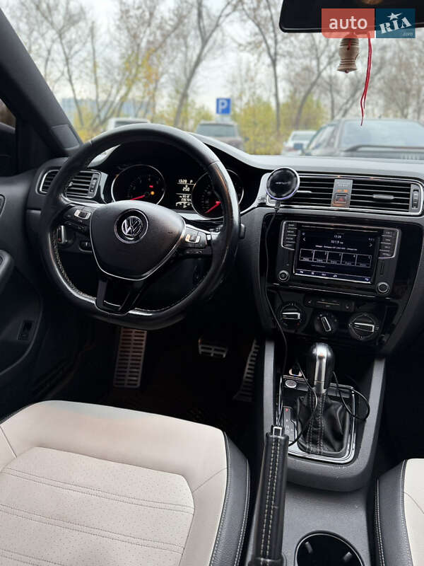 Седан Volkswagen Jetta 2016 в Києві