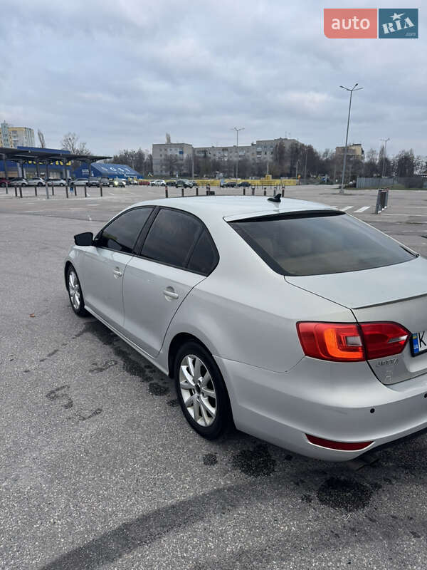 Седан Volkswagen Jetta 2011 в Харькове