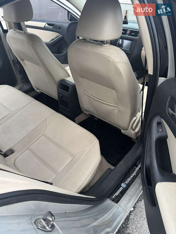 Седан Volkswagen Jetta 2011 в Харькове