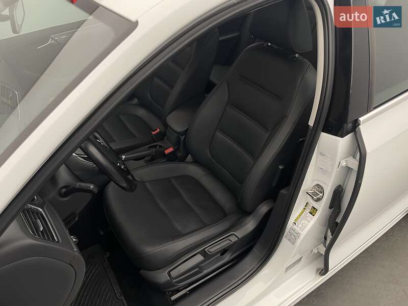 Седан Volkswagen Jetta 2016 в Киеве