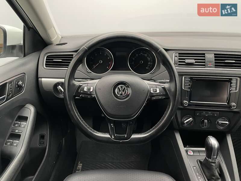 Седан Volkswagen Jetta 2016 в Киеве