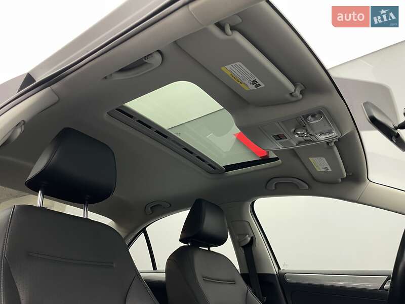 Седан Volkswagen Jetta 2016 в Киеве