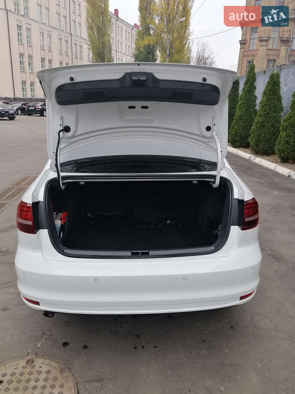 Седан Volkswagen Jetta 2016 в Киеве фото 7 Седан Volkswagen Jetta 2016 в Киеве