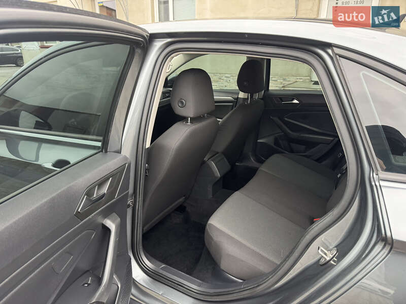 Седан Volkswagen Jetta 2018 в Луцке