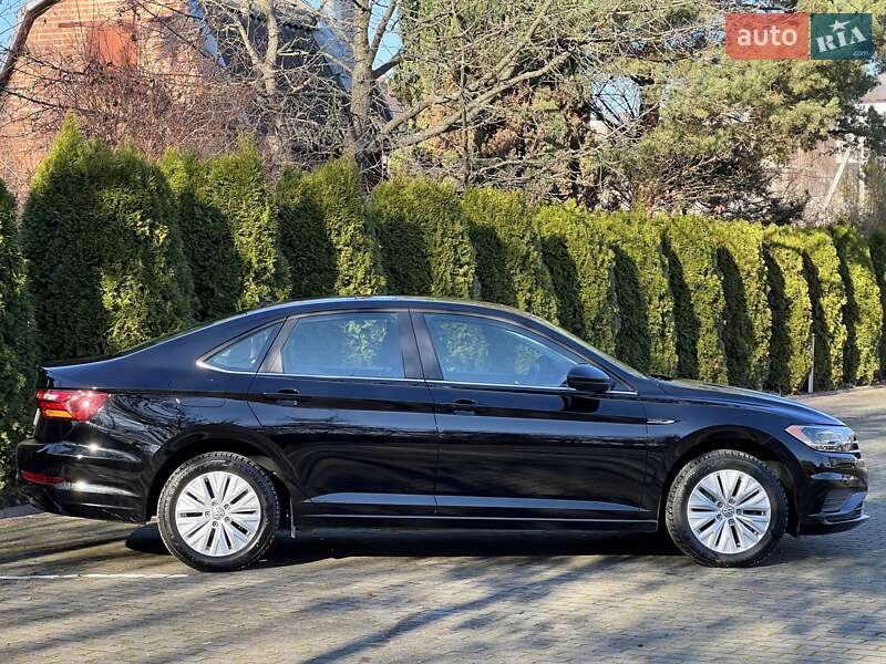 Седан Volkswagen Jetta 2019 в Львове