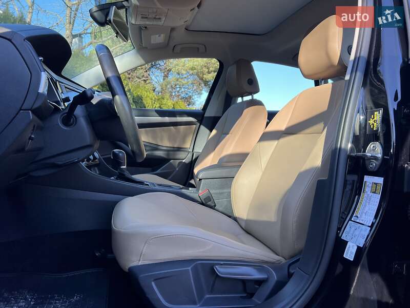 Седан Volkswagen Jetta 2019 в Львове