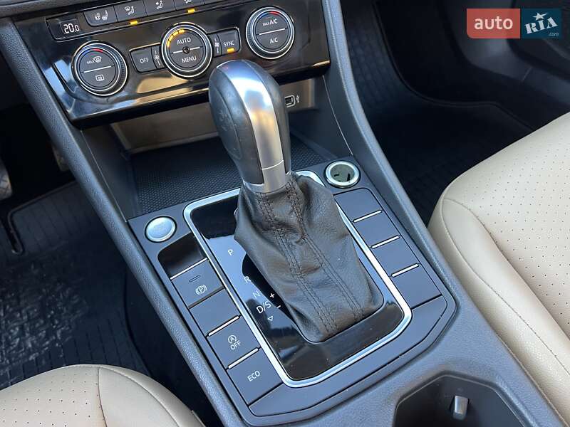 Седан Volkswagen Jetta 2019 в Львове