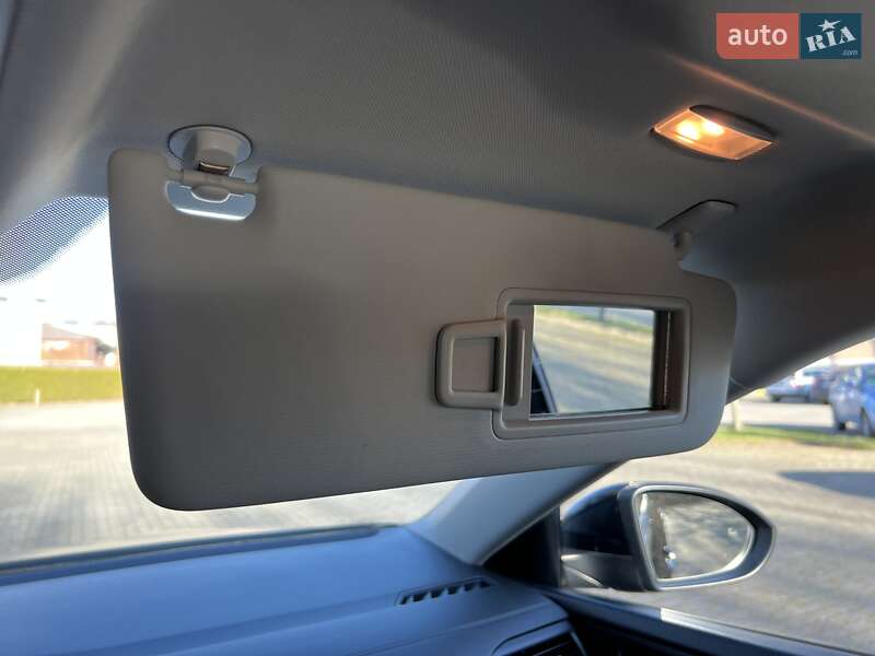 Седан Volkswagen Jetta 2019 в Львове