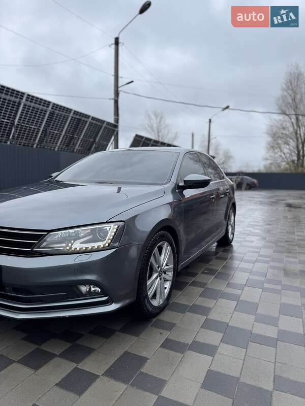 Седан Volkswagen Jetta 2015 в Павлограде