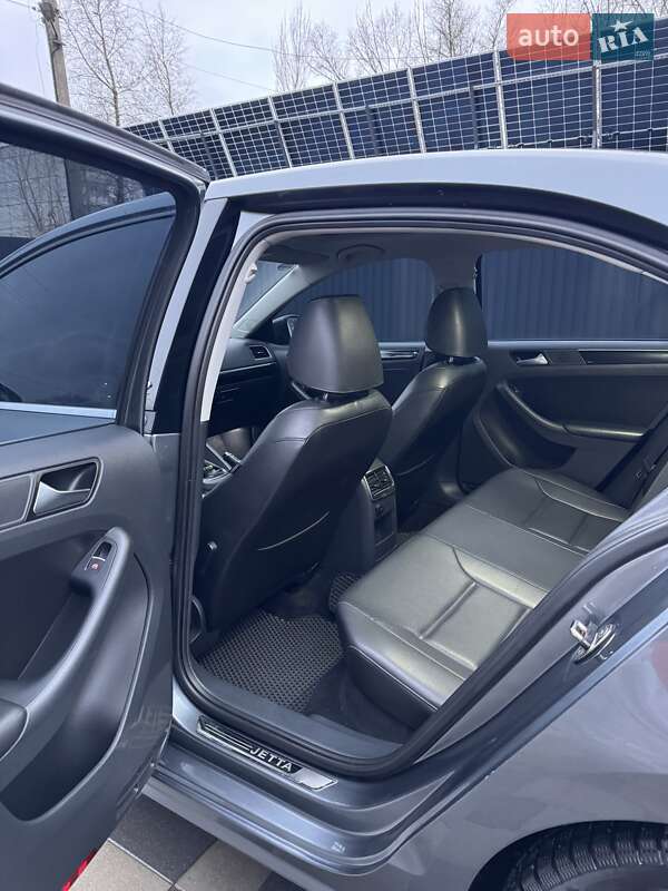 Седан Volkswagen Jetta 2015 в Павлограде